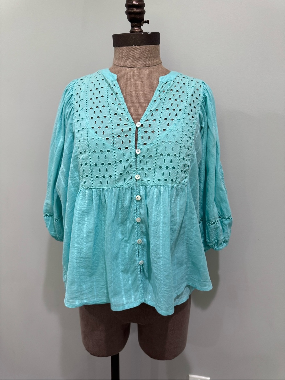 Sundance Aqua Eyelet Button-Front Peasant Blouse size S